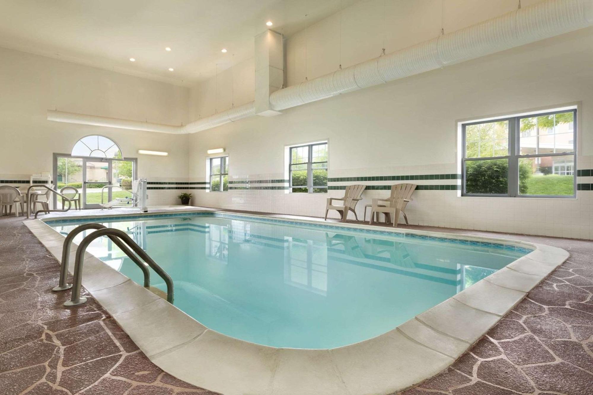 Country Inn & Suites By Radisson, Louisville East, Ky מראה חיצוני תמונה